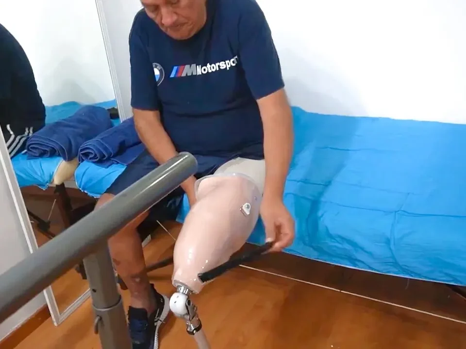 Rodilla Protésica Mecánica: Actividades Básicas Y Adaptación